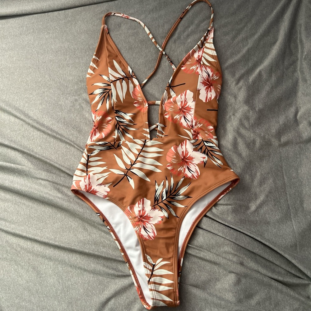 Brand new size 4 swimsuit